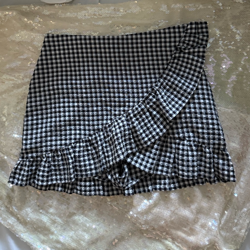 Black and White Gingham Ruffle Mini Skort